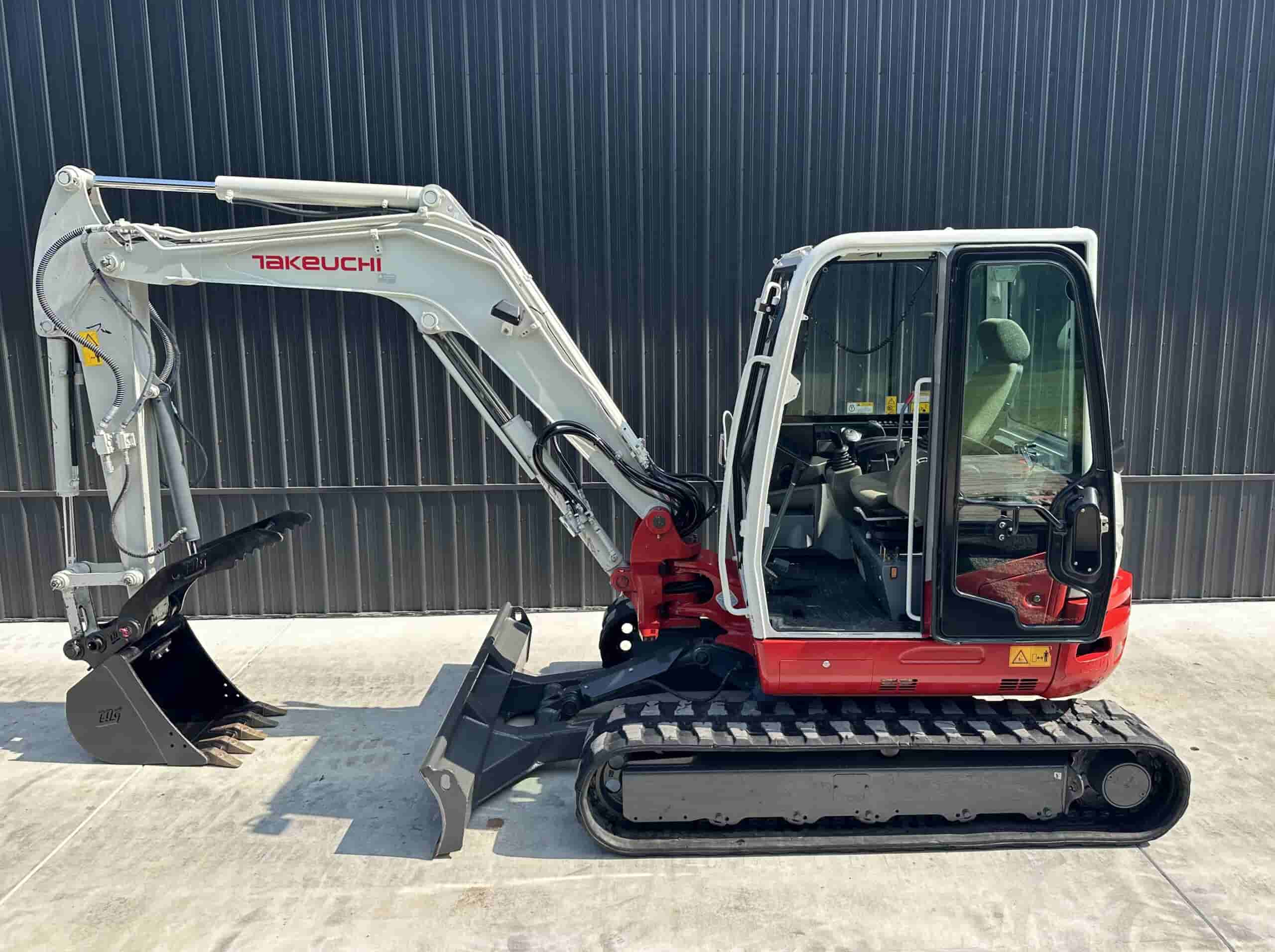 2017 Takeuchi TB260
